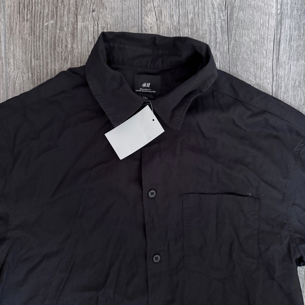 H&M Men’s Black Button-Down Short Sleeve Shirt Relaxed Fit Small